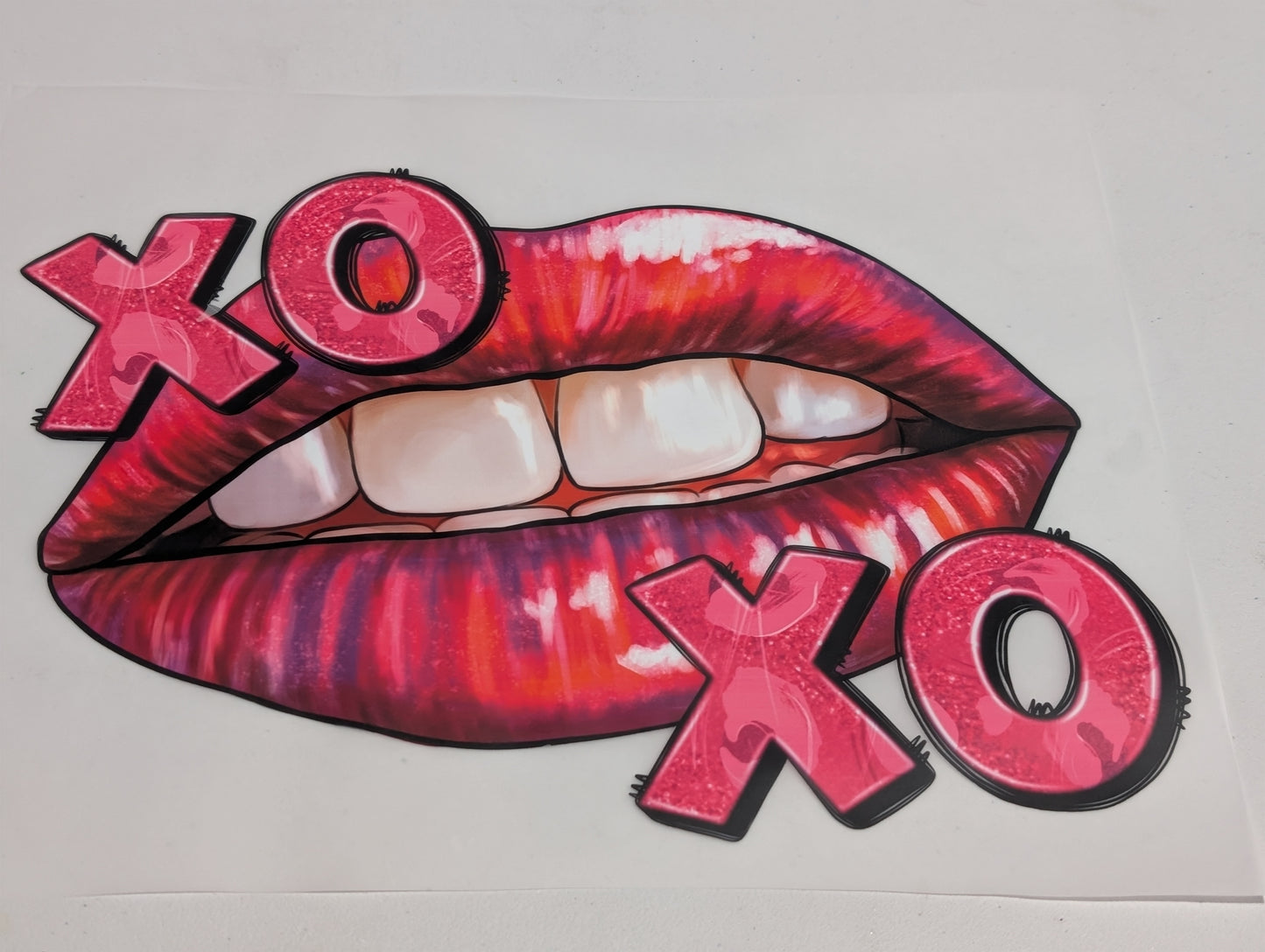 Lips_with_red_lipstick_and_XOXO