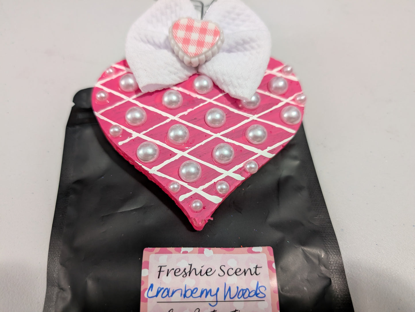 Sm. Heart with Bow and Pearls