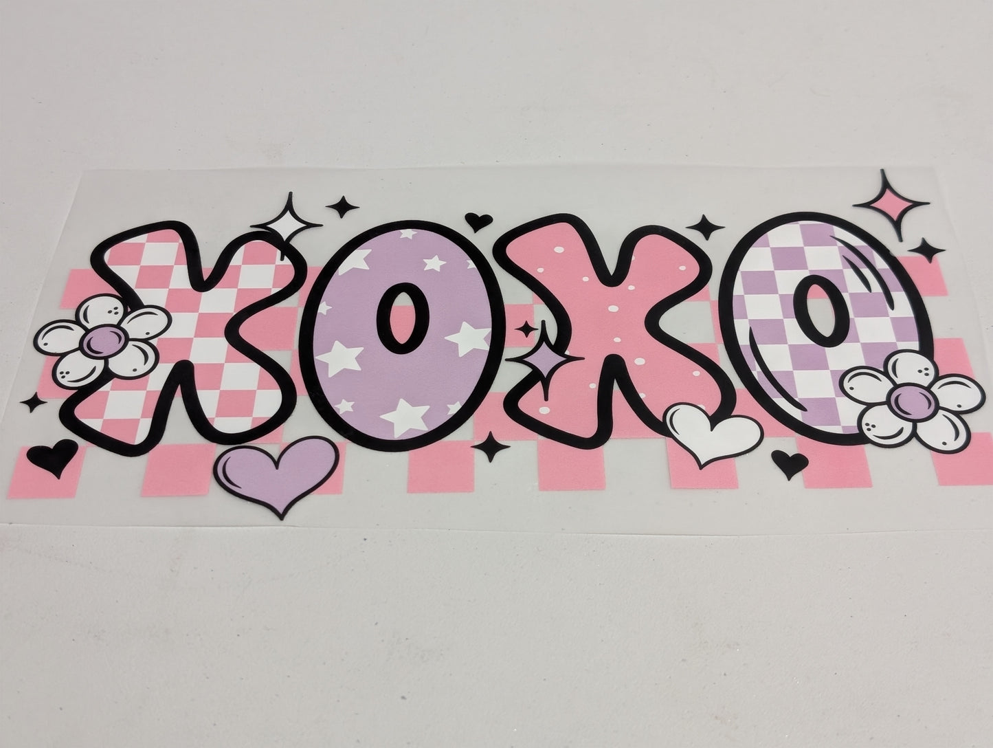 XOXO_pink_and_black_checkered_pattern