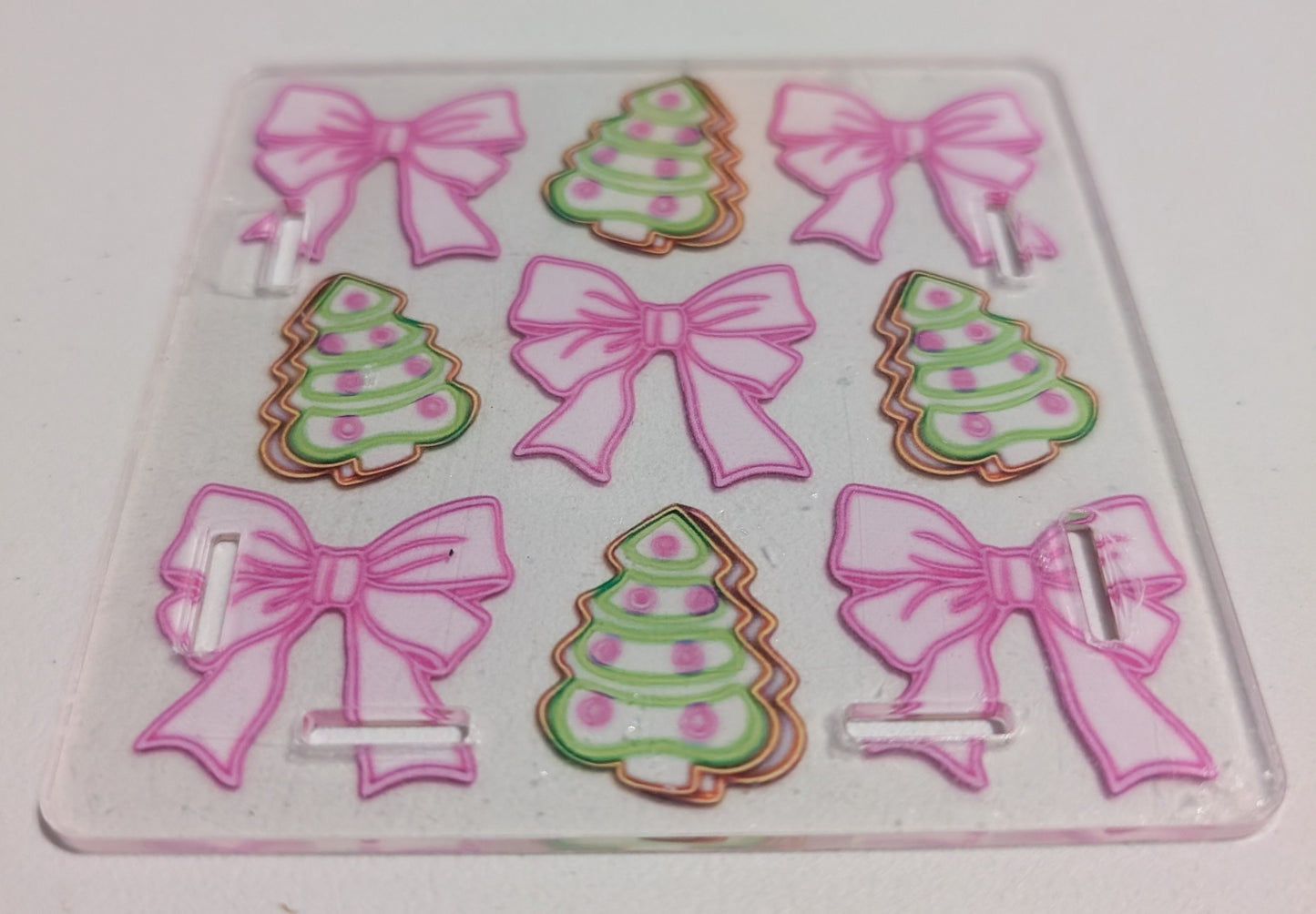 Christmas Tree Cake and Bows Grid Pen Box