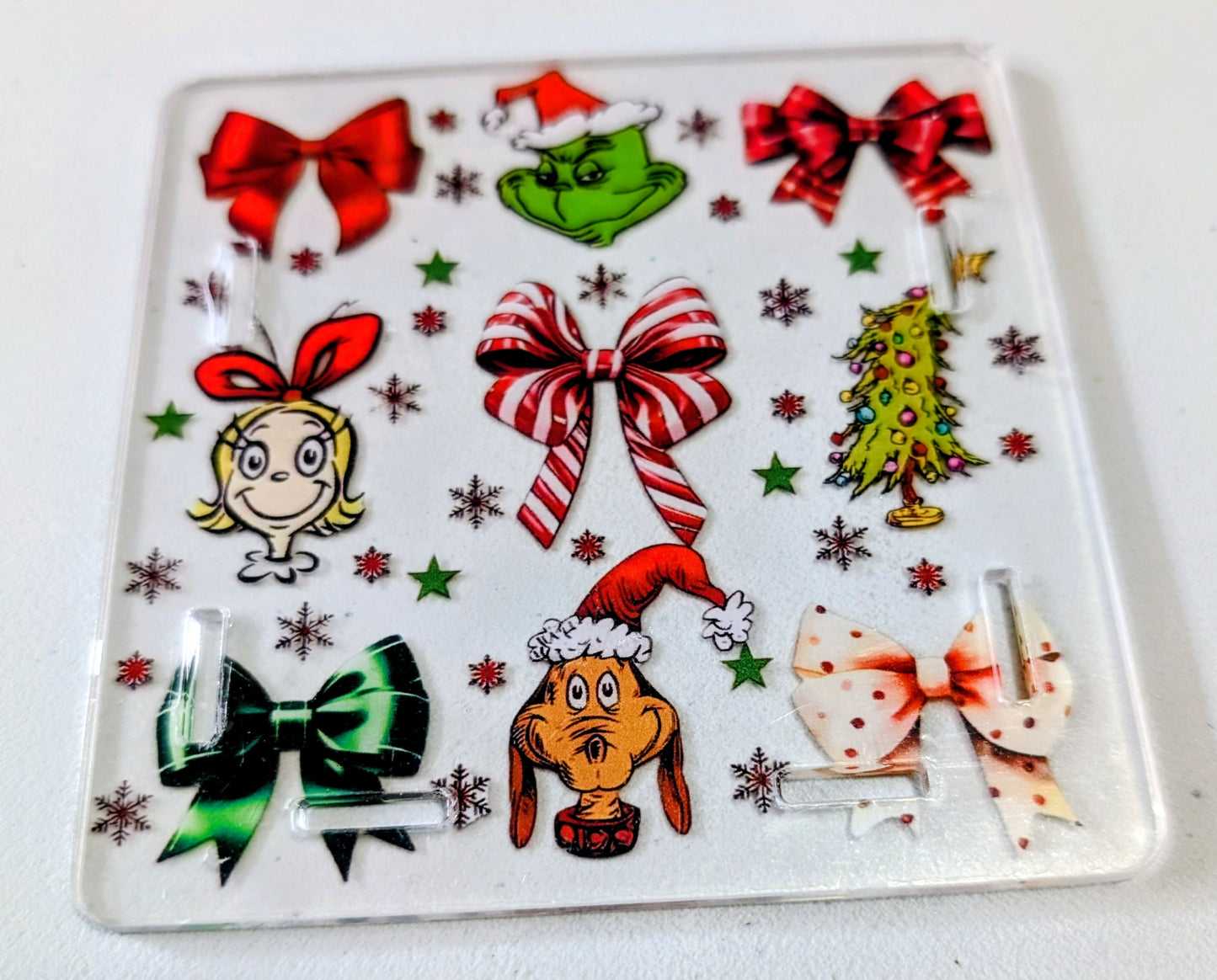Grinch characters with Bows Grid Pen Box