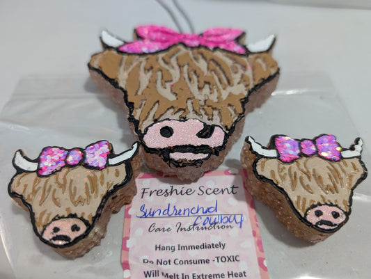 Highland Cow with Bow Set